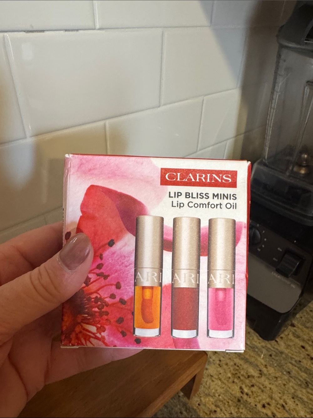 Clarins Lip Bliss Minis Lip Comfort Oil Trio - Red, Pink, Orange - Picture 10 of 10